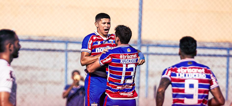 Jogadores do Fortaleza comemoram gol diante do Fluminense-PI