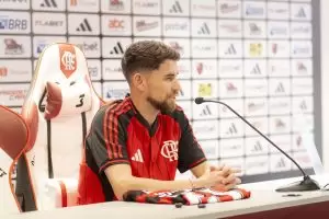 Jorginho é apresentado no Flamengo