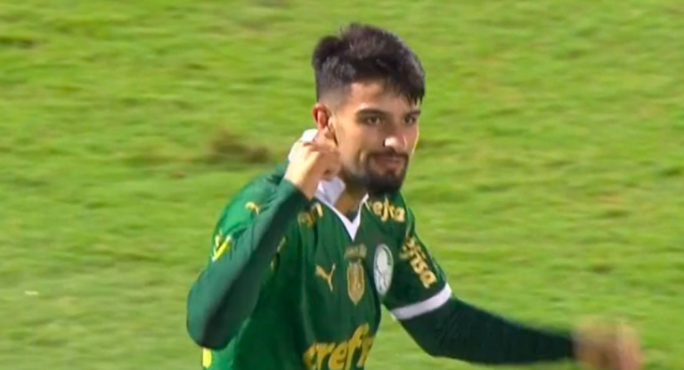 Flaco López comemora gol diante do São Bernardo