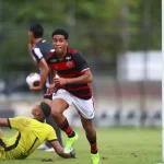 Flamengo x Botafogo em campo pelo sub-17