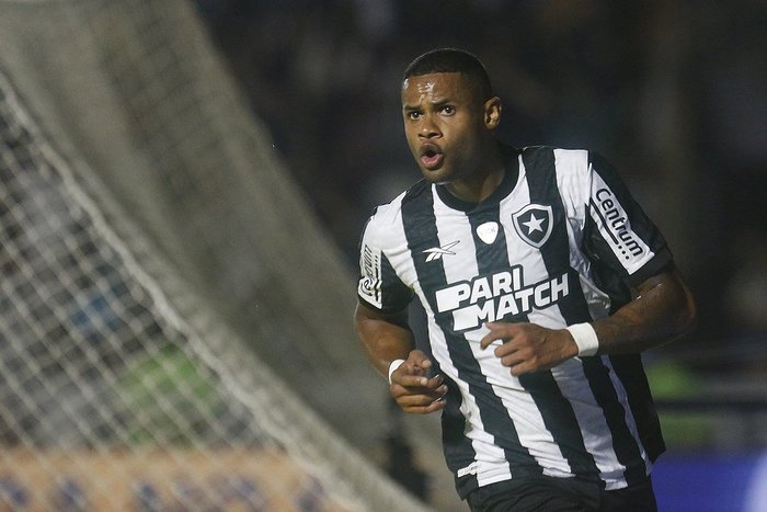 Júnior Santos disputou 37 dos 38 jogos do Botafogo no Brasileirão