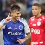 Kaio Jorge comemora um dos gols do Cruzeiro diante do Vila Nova
