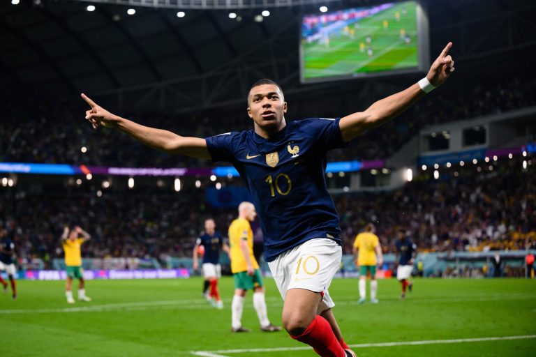 Ex-jogador da Argentina pede para que atletas batam em Mbappé