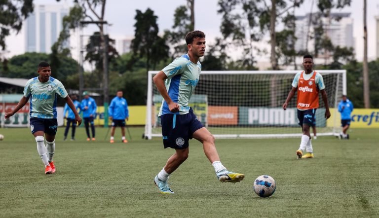 Destaque do Sub-20 do Palmeiras em 2022 avalia Copinha 2023: “Sarrafo sempre aumenta”