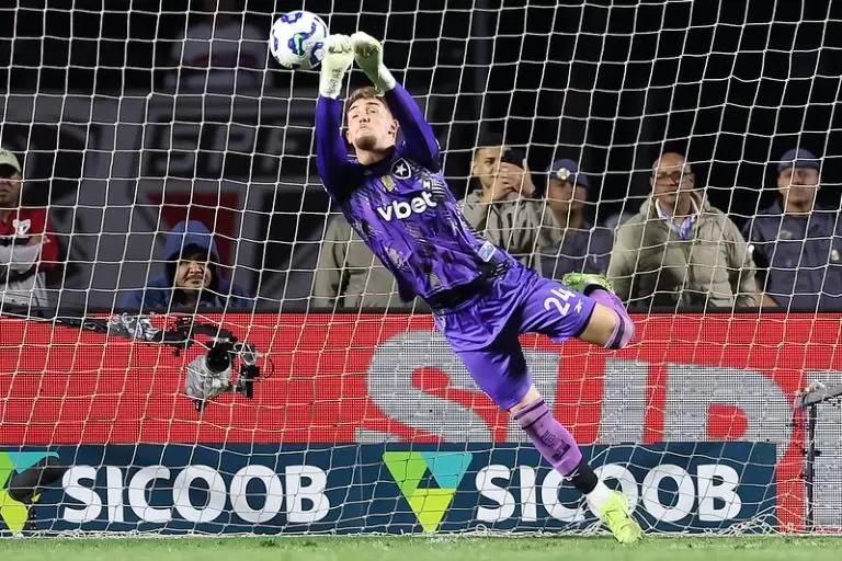 Léo Linck em Sao Paulo x Botafogo pelo Campeonato Brasileiro 2025