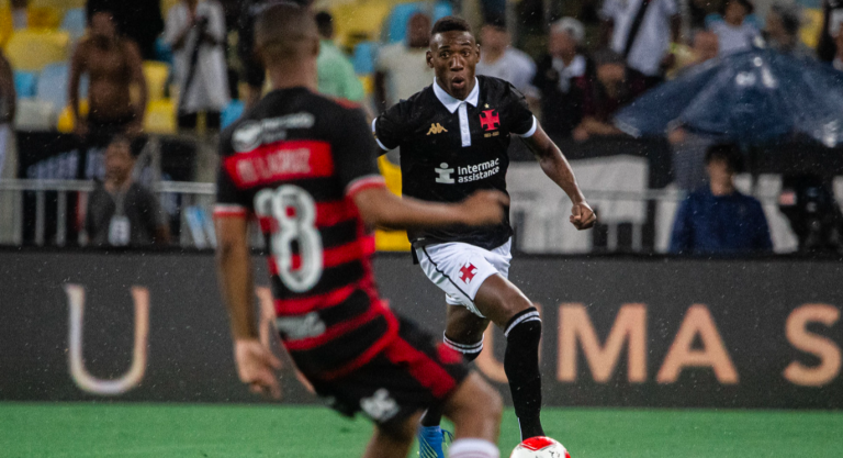 Zagueiro Leo em Vasco x Flamengo