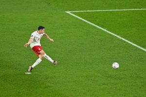 Lewandowski pede desculpas por pênalti perdido na Copa do Mundo