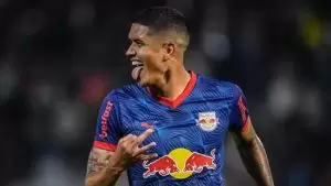 Lucas Barbosa, do Bragantino, comemora hat trick sobre o Criciúma