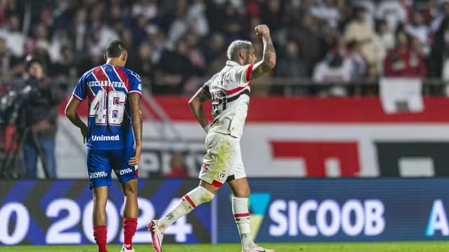 Luciano comemora gol do São Paulo contra o Bahia