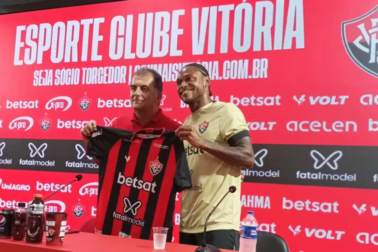 Luiz Adriano é apresentado pelo Vitória - Foto: Divulgação / Vitória