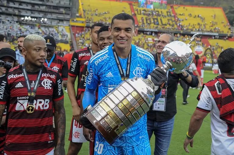 Marinho e Santos no Flamengo durante a Libertadores de 2022