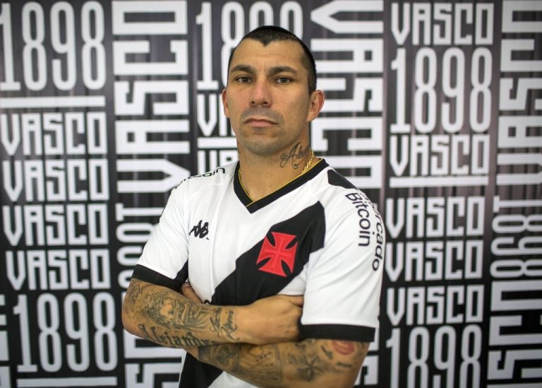 Medel chega ao Vasco