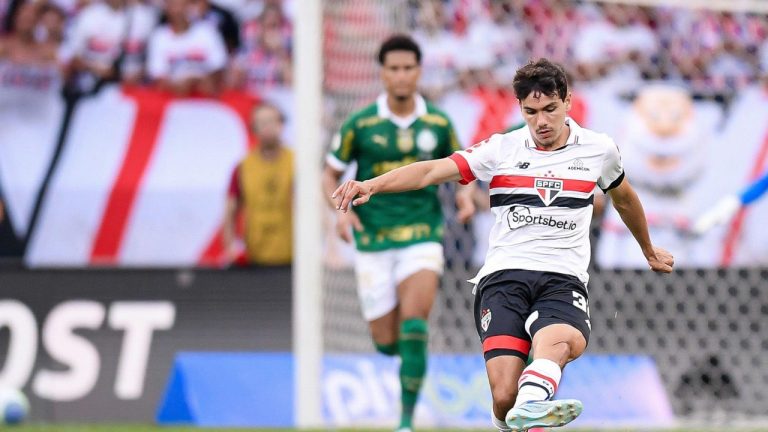 Moreira, lateral-direito do São Paulo. Foto: DiaEsportivo / Alamy Stock Photo