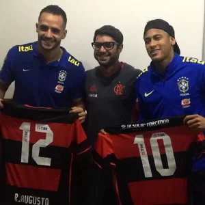 Neymar já tinha sido presenteado com camisa do Flamengo