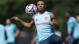 Nico De la cruz treina no CT do Flamengo