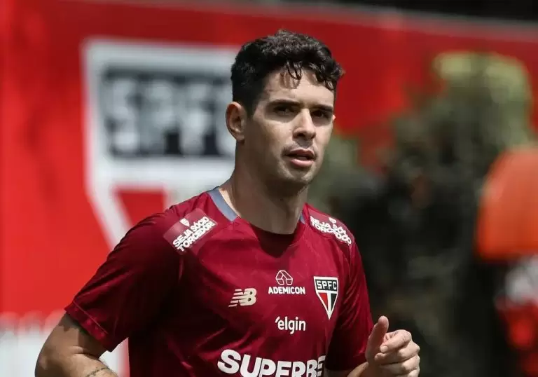 Oscar em treino no São Paulo