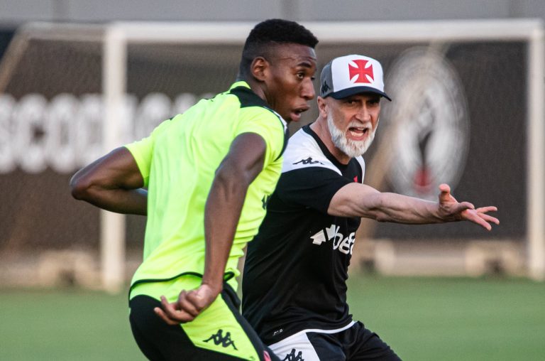 Álvaro Pacheco em treino do Vasco