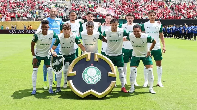 Palmeiras posa para foto em jogo contra o Al Ahly SC, durante partida da Copa do Mundo de Clubes da FIFA