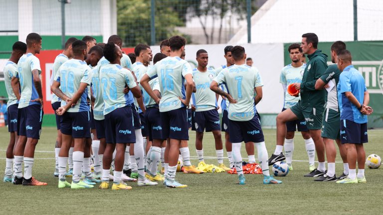 Os atletas Sub-20 da SE Palmeiras, durante treinamento na Academia de Futebol, em São Paulo/SP.