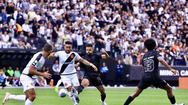 Payet domina a bola em Corinthians x Vasco