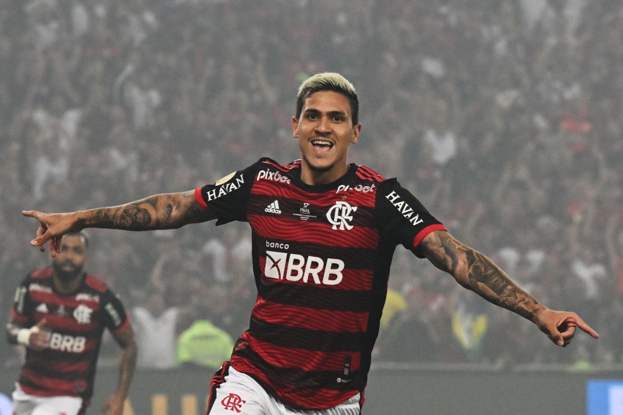 Novo jogador do Flamengo entra para a lista das maiores contratações da  história do futebol brasileiro