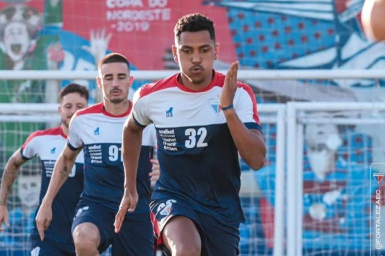 Pedro Rocha em treino do Fortaleza