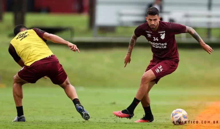 Pedro Henrique em treino do Athletico-PR