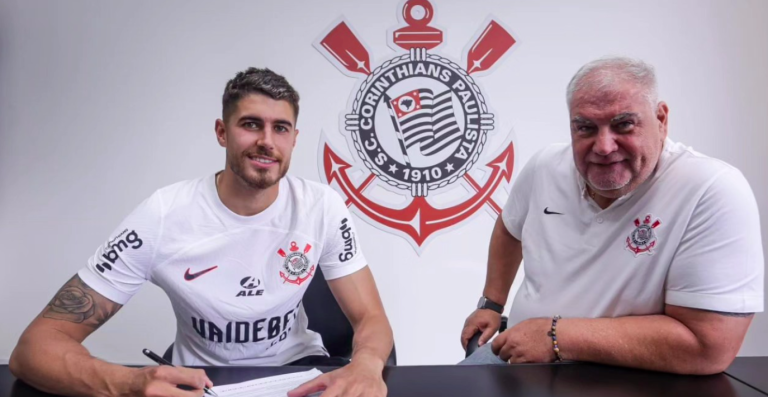 Pedro Raul ao lado de Rubens Gomes, diretor do futebol masculino do Corinthians