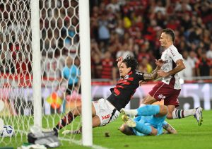 Pedro-marca-na-vitoria-do-Flamengo-sobe-o-Fluminense-pelo-Brasileirao