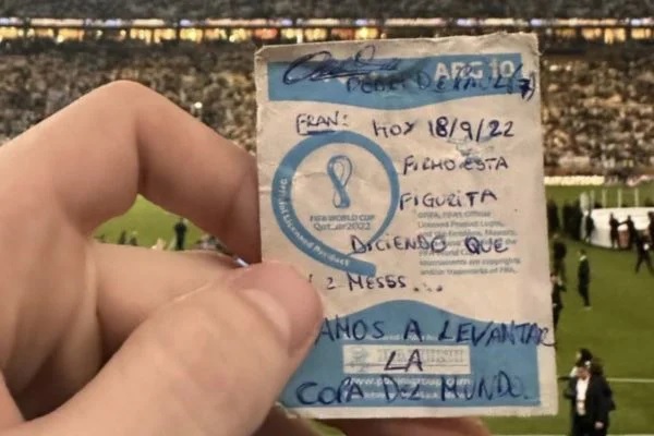 De Paul fez profecia de título da Argentina em figurinha do álbum da Copa