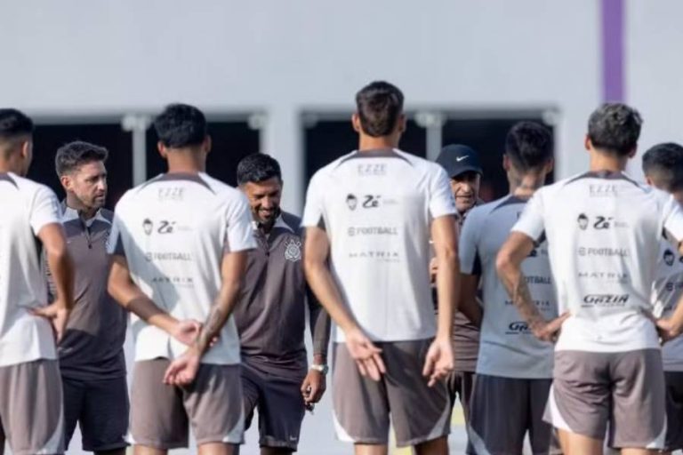 Ramón Díaz em treino do Corinthians