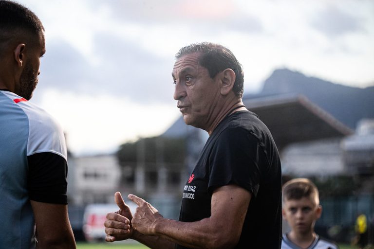 Ramón Díaz em jogo-treino do Vasco x Volta Redonda, em São Januário