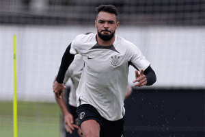 Raniele treina com a camisa do Corinthians