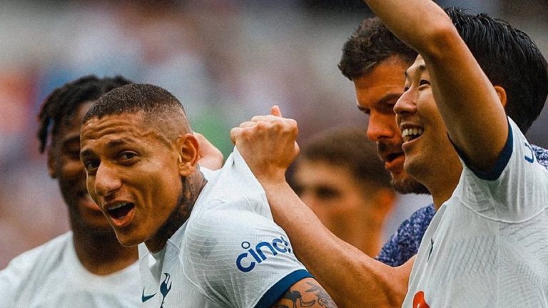 Richarlison marca e ajuda Tottenham em virada nos últimos minutos