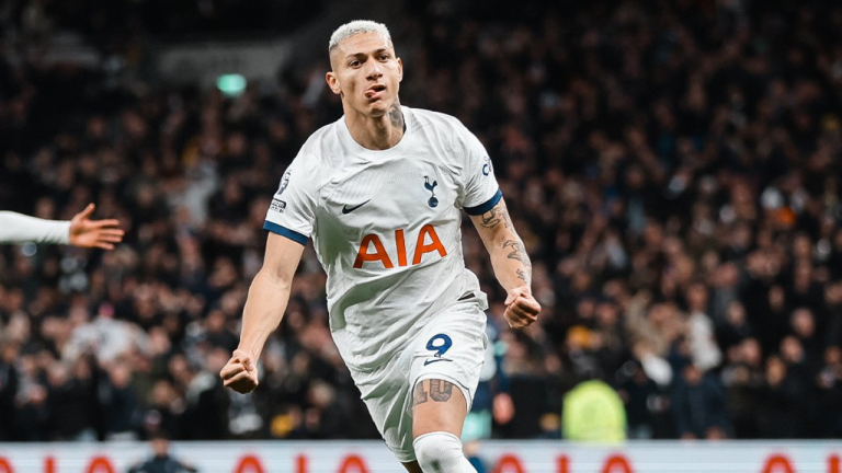 Richarlison marca novamente pelo Tottenham