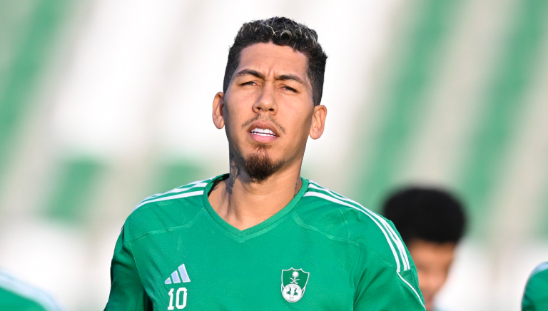 Roberto Firmino durante treinamento no Al-Ahli, da Arábia Saudita