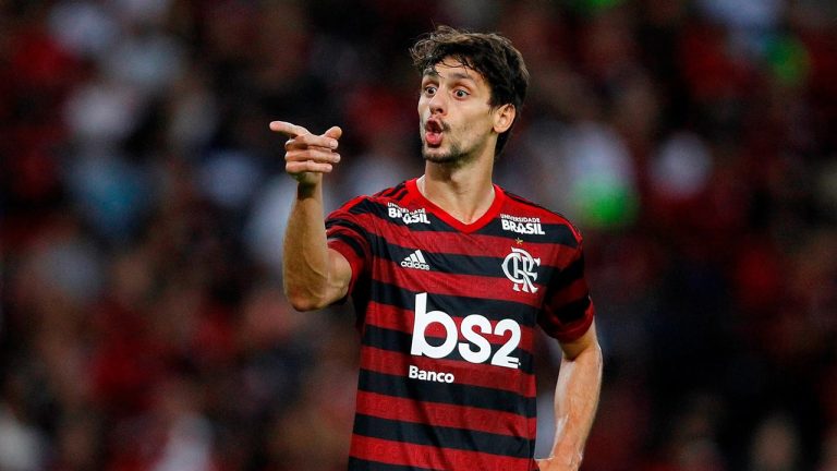 Rodrigo Caio pode ganhar minutos com Tite