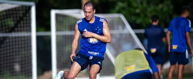 Rodriguinho, com a camisa do Cruzeiro