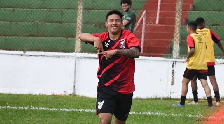 Juan Torres, de 17 anos, marcou para o Athletico Paranaense, que segue com 100% na Copinha 2023. Foto: Matheus Afonso/athletico.com.br