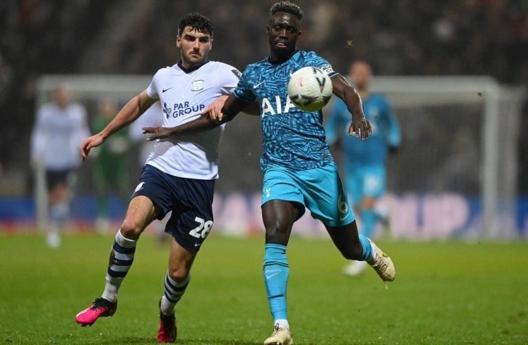 Jogador do Tottenham oferecido ao Flamengo tem números impressionantes (Davinson Sánchez)