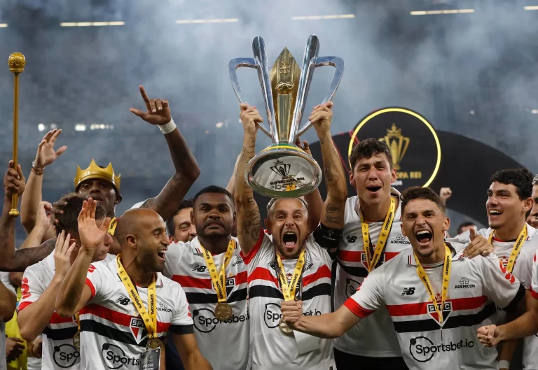 Qual time paulista tem mais títulos na história: Corinthians, São Paulo, Santos ou Palmeiras?