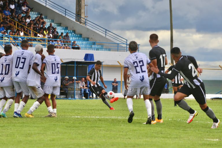 Autor de três gols na estreia do Botafogo na Copinha, Sapata está emprestado com opção de compra de R$ 300 mil