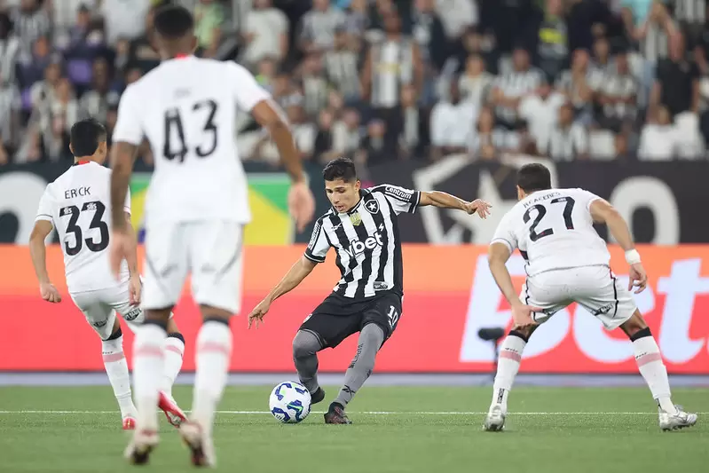 Savarino em Botafogo x Vitoria pelo Campeonato Brasileiro 2025