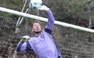 Goleiro Neto sofre grave lesão no Botafogo