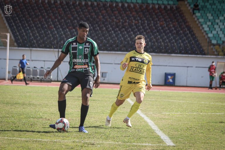 Gustavo Vilar, do Maringá, será emprestado ao Coritiba. Foto: Rodrigo Araújo/Maringá FC