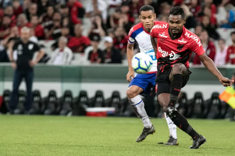 Nikão pelo Athletico-PR em 2019. Foto: Cleber Yamaguchi/AGIF/Alamy Stock Photo