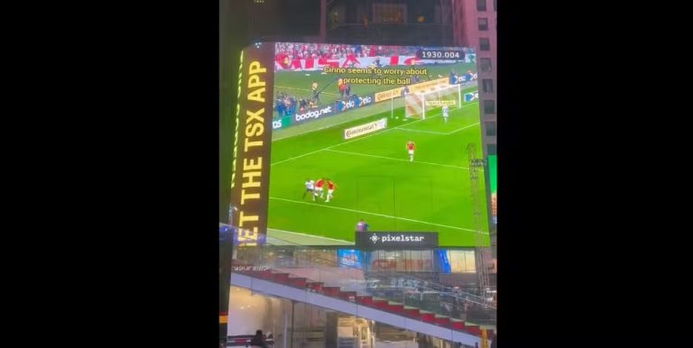 Telão da Times Square exibe Cirineta, drible a de Marcelo Cirino na final da Copa do Brasil 2019