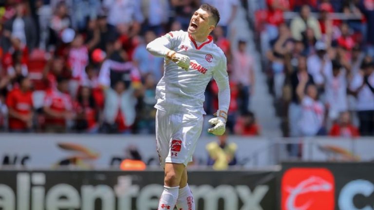 Tiago Volpi é o destaque na vitória do Toluca