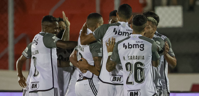 Jogadores do Atlético-MG celebram gol marcado contra a Patrocinense