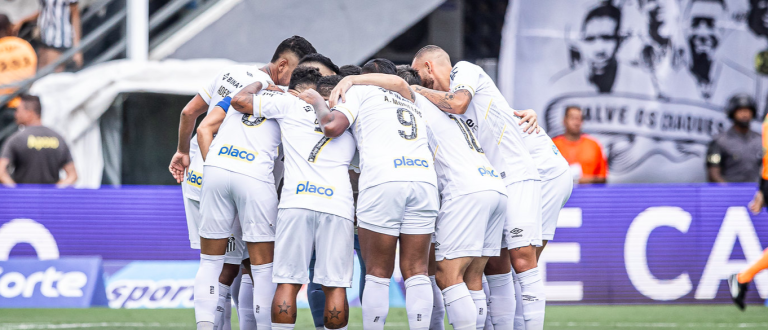 Time do Santos reunido antes da partida contra o Novorizontino, pelo Paulistão